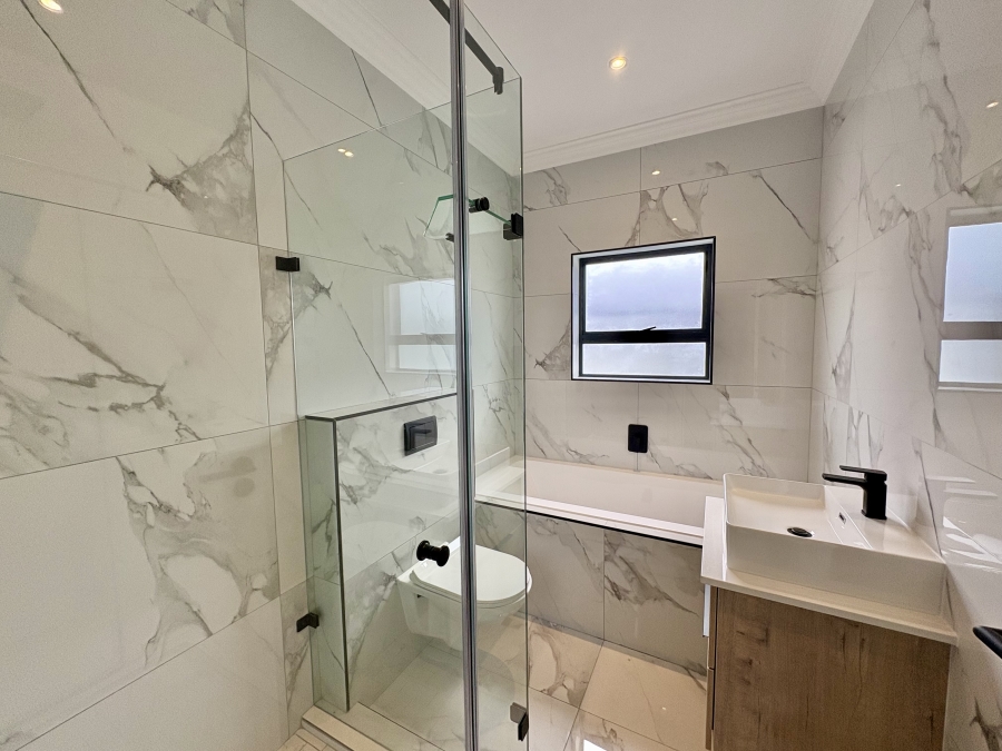 4 Bedroom Property for Sale in Sandown Western Cape